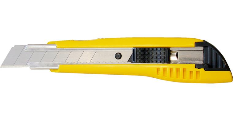 Universal knife with a snap-off retractable blade width 18 mm