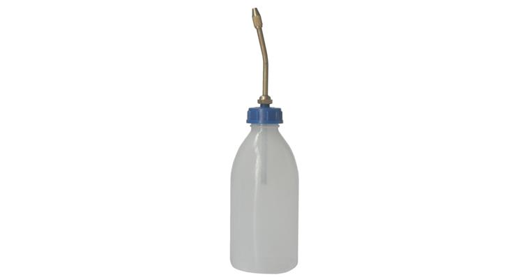 Plastic oiler round container made of polyethylene with brass spray tube 250 ml